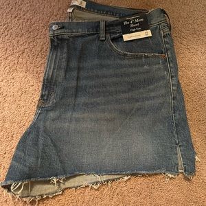 NWT Curve Love Mom Shorts